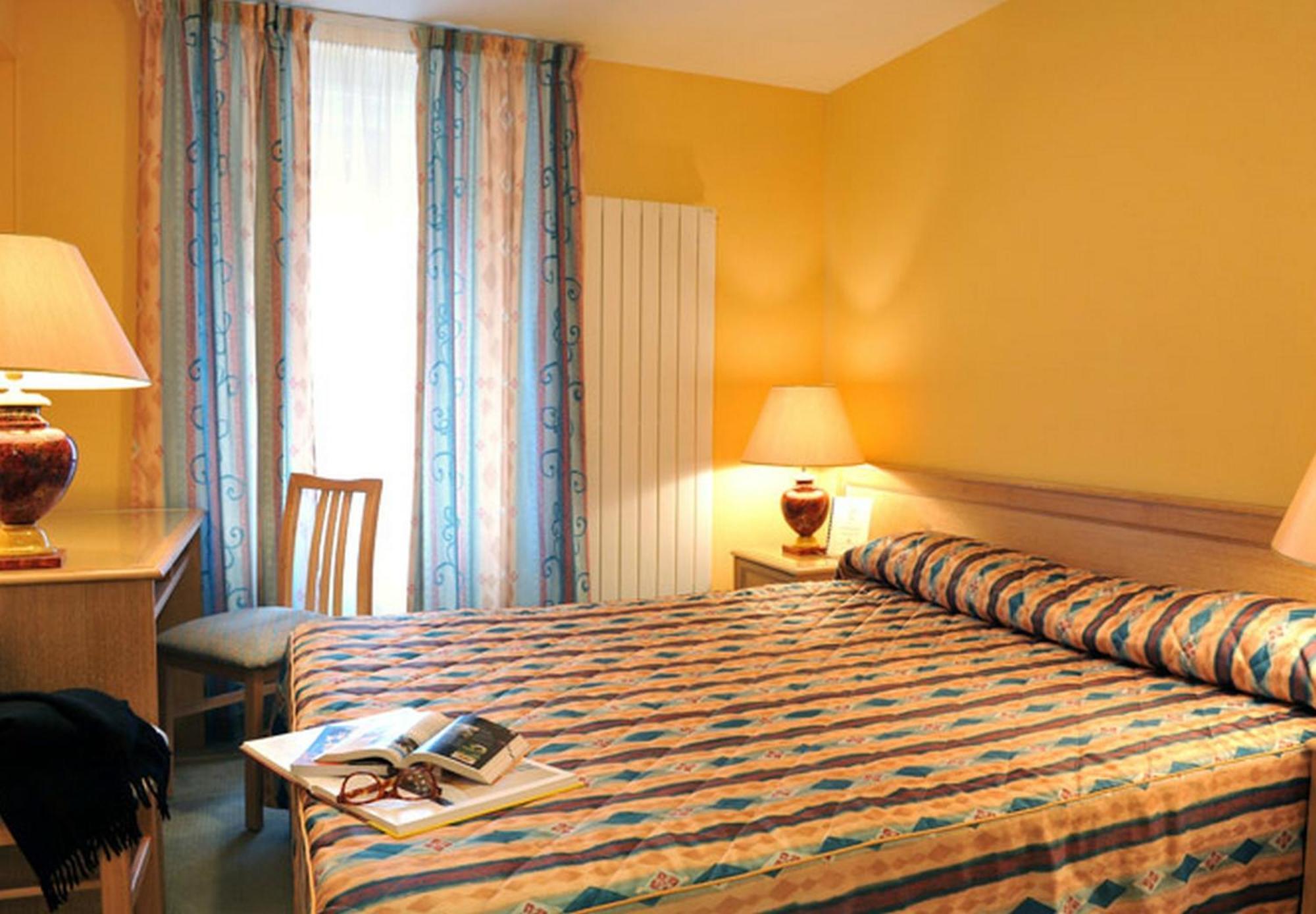 Logis Hotel Le Continental Chateauroux Ngoại thất bức ảnh