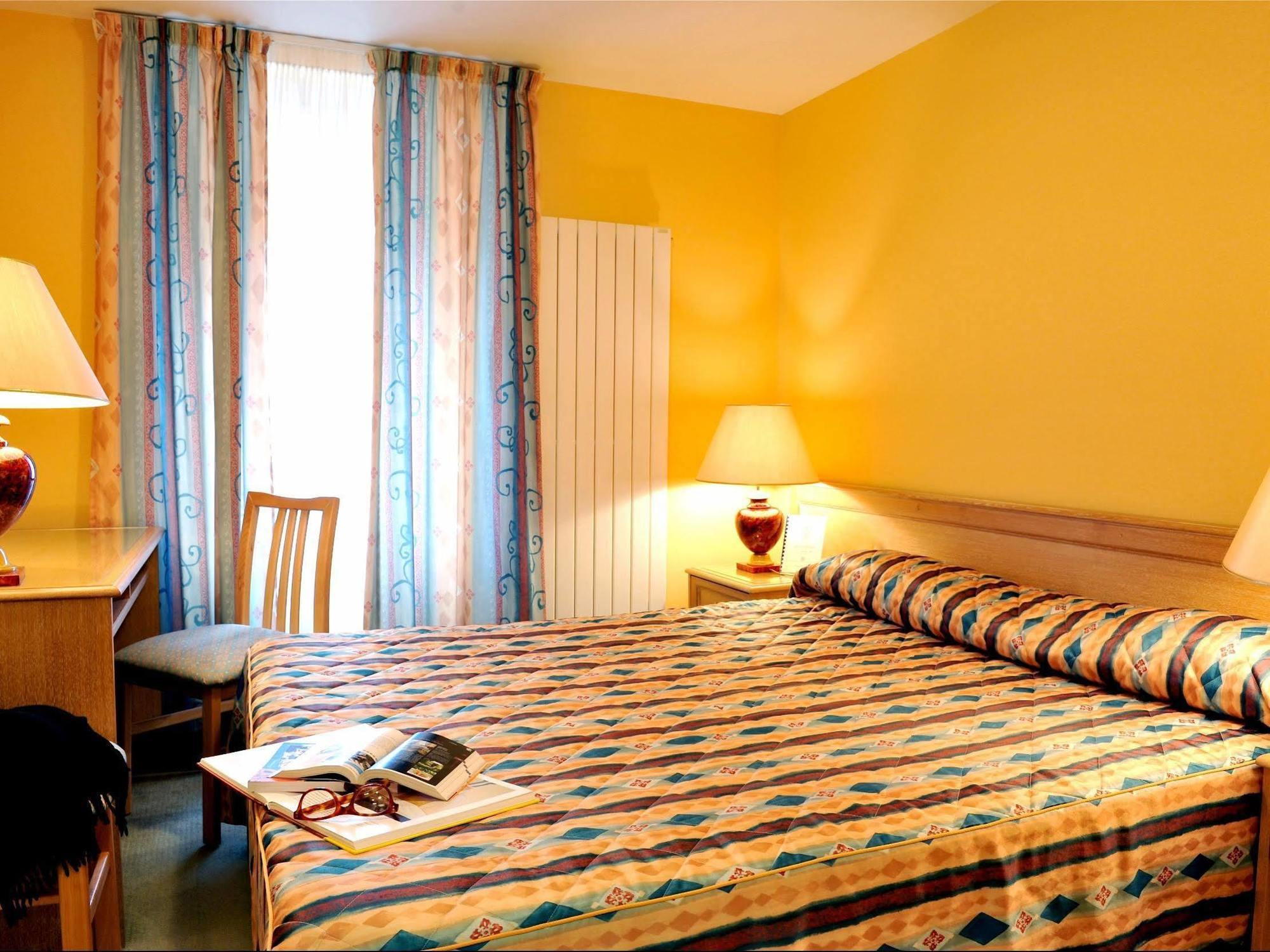 Logis Hotel Le Continental Chateauroux Ngoại thất bức ảnh
